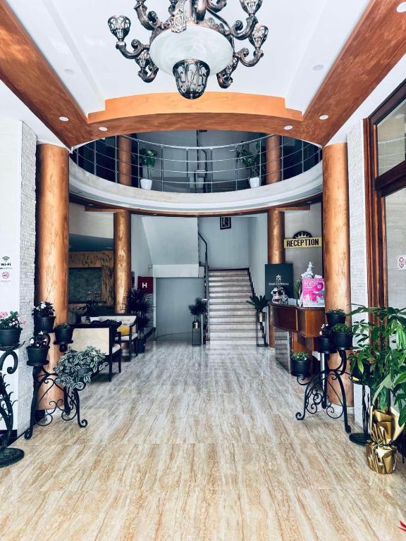 Lobby and reception of Hotel Dabi Imperial